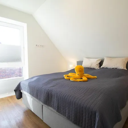 Holiday home Kutterhafen 2 Mit Garten Und Sauna Fuer 4 Personen