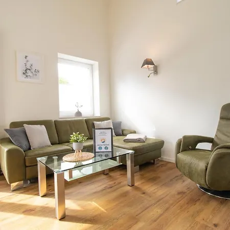 Kutterhafen 2 Mit Garten Und Sauna Fuer 4 Personen Fedderwardersiel